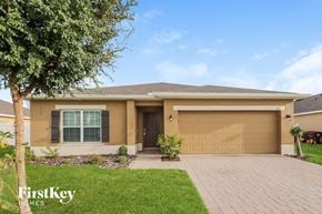 Davenport house for rent - a beige house with a garage door and a lawn