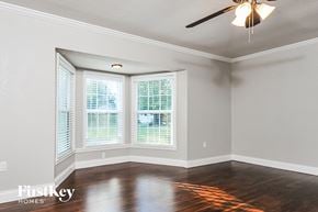 Lakeland house for rent - A room with a ceiling fan and a window with blinds.