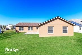 Davenport house for rent - a home with a yard and a house with grass