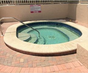 Bradenton house for rent - a jacuzzi in a swimming pool in a building