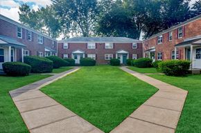 Albany townhouse for rent - a yard in front of a brick apartment building