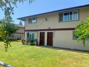 Kelso apartment for rent - the front of a house with a yard and a red door