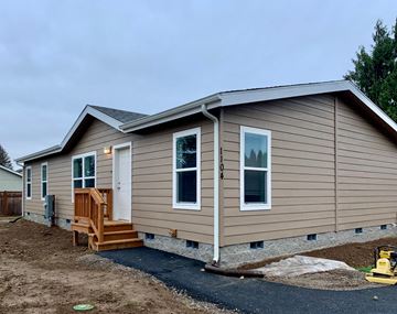 Kelso house for rent - a home with siding on the side of a house