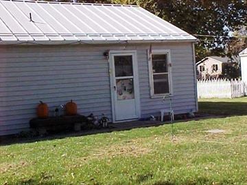 Fremont apartment for rent - A small house with a white door and two windows.