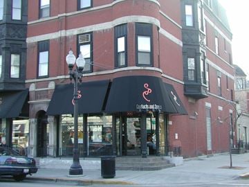 Chicago apartment for rent - a building with a black awning on a city street