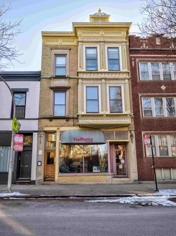 Chicago apartment for rent - a historic building on the corner of a city street