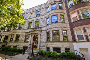 Chicago apartment for rent - the building in which the hotel is located