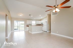 Cape Coral house for rent - 2031 NE 9th Place CAPE CORAL, FL 33909