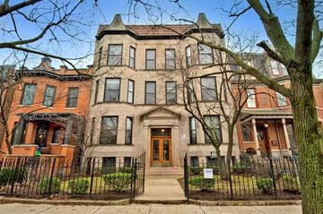 Chicago apartment for rent - the home is on the market for 425000