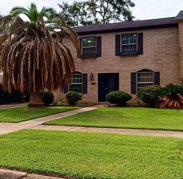 Beaumont house for rent - a house with a palm tree in front of it