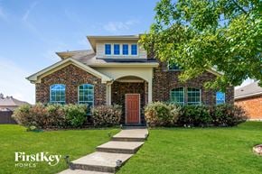 Royse City house for rent - a home with a red front door and green grass