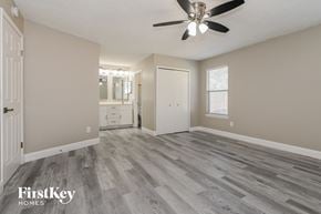 Jacksonville house for rent - the master bedroom is spacious and has a large closet and a ceiling fan