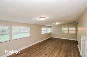 Jacksonville house for rent - the spacious dining room with hardwood floors and windows