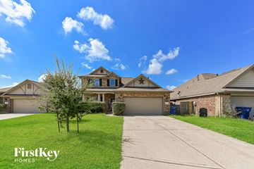 Baytown house for rent - a large house with a driveway and a lawn