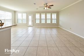 Baytown house for rent - an empty living room with a ceiling fan