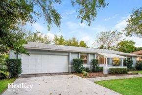 Orlando house for rent - A house with a garage is for sale.