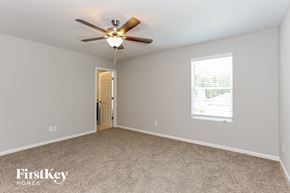 Jacksonville house for rent - the master bedroom has a ceiling fan and carpeted flooring