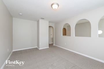Groveland house for rent - a spacious living room with white walls and white carpet