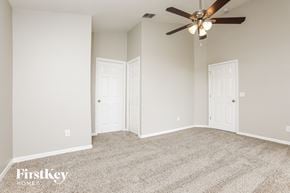 Orlando house for rent - a bedroom with carpet and a ceiling fan