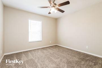 Riverview house for rent - the spacious living room with carpet and a ceiling fan