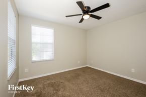 Orlando house for rent - a bedroom with carpet and a ceiling fan