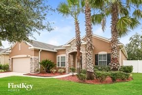 Jacksonville house for rent - A house with palm trees in front of it.