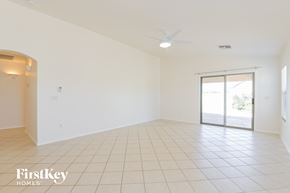 Tucson house for rent - the living room is clean and ready for us to use