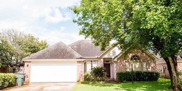 Beaumont house for rent - a brick house with a white garage door