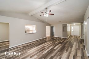 Jacksonville house for rent - the living room and dining room with wood flooring and a ceiling fan