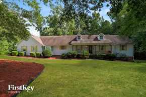 Stockbridge house for rent - a white house with a lawn and trees