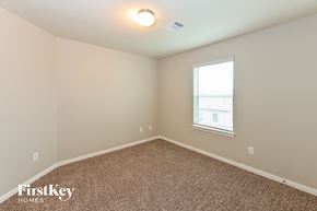 Baytown house for rent - the upstairs bedroom has carpet and a window