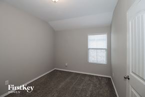 Fort Worth house for rent - a bedroom with a carpet and a window