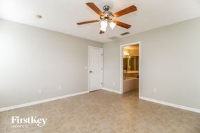 Deltona house for rent - the living room is clean and ready for the family to use
