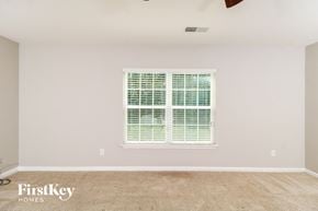 Lexington house for rent - A room with a window covered in blinds and a carpet on the floor.