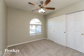 Mesa house for rent - an empty bedroom with a ceiling fan and two closets