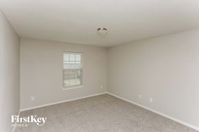 Fort Worth house for rent - a bedroom with white carpet and a window