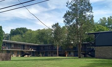 Akron apartment for rent - the building where the motel is located