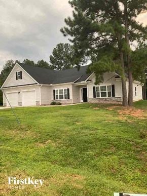 Troutman house for rent - A house with a lawn in front of it.