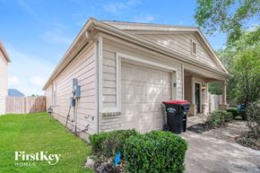 Fresno house for rent - 3235 Becker Glen Street Fresno, TX 77545