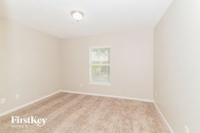 Jacksonville house for rent - a spacious room with carpet and a window