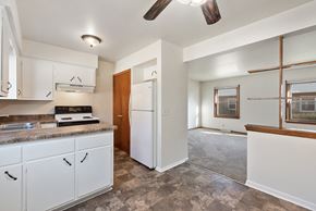 Milwaukee apartment for rent - Oriole Townhomes Kitchen