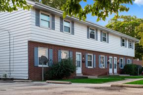 Milwaukee apartment for rent - Oriole Townhomes Exterior