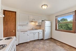 Milwaukee triplex for rent - 77th Street Townhomes Kitchen 2