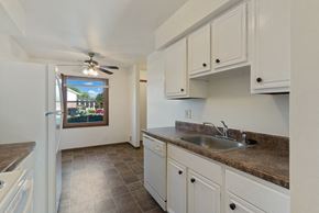Milwaukee apartment for rent - Townhomes of Valley Kitchen