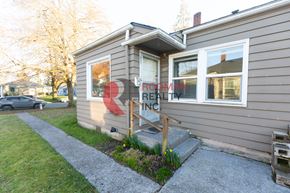 Longview apartment for rent - A house with a grey siding and a red circle on the window.