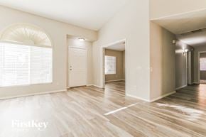 Chandler house for rent - the living room and dining room are spacious and open to the hallway