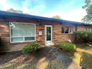 Longview apartment for rent - 1908 MAPLE STREET