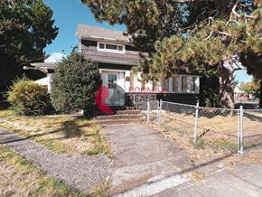 Castle Rock apartment for rent - A house with a red sign that says "BROKMALL" in front of it.