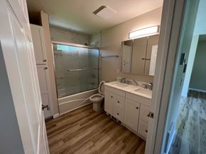 Kelso house for rent - a bathroom with a sink toilet and a shower