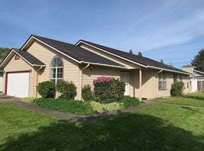Longview house for rent - a house with a lawn and a driveway